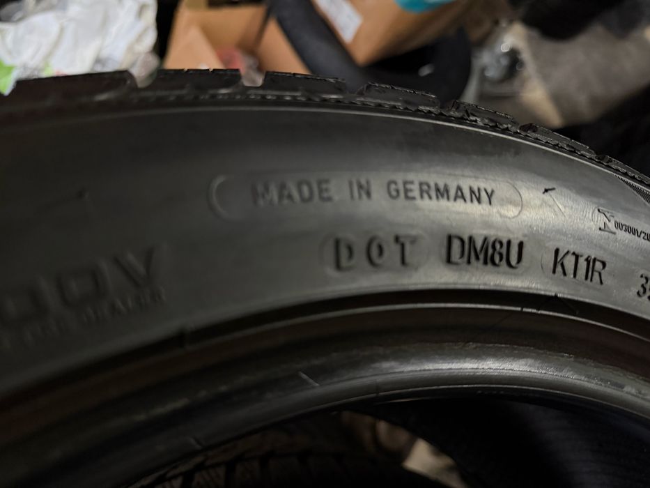 245/45/18 Goodyear UltraGrip 8 Performance 245/45 R18 100V XL MOE Run Flat *