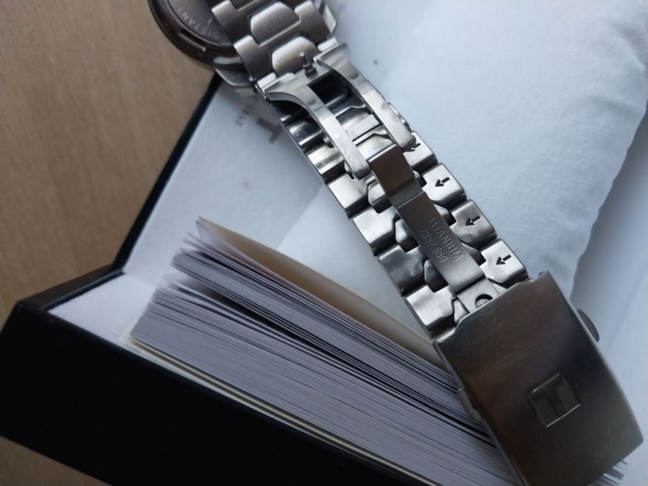 Годинник Tissot T-Touch першого покоління  "Classic".