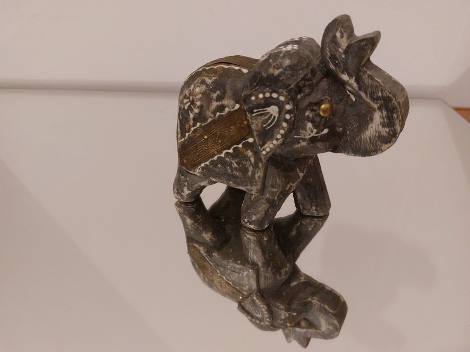 Słoń drewniany z okuciem