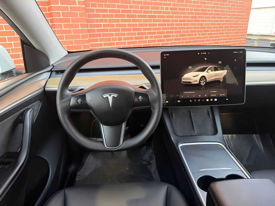 Tesla Model Y Long Range      2023