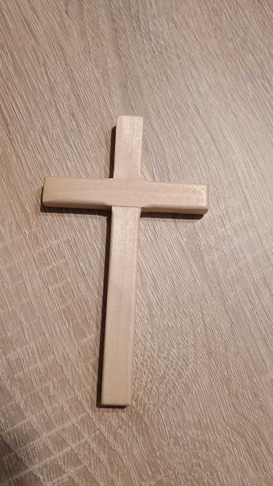 Drewniany krzyż modlitewny do dłoni (kolor jasny beż)