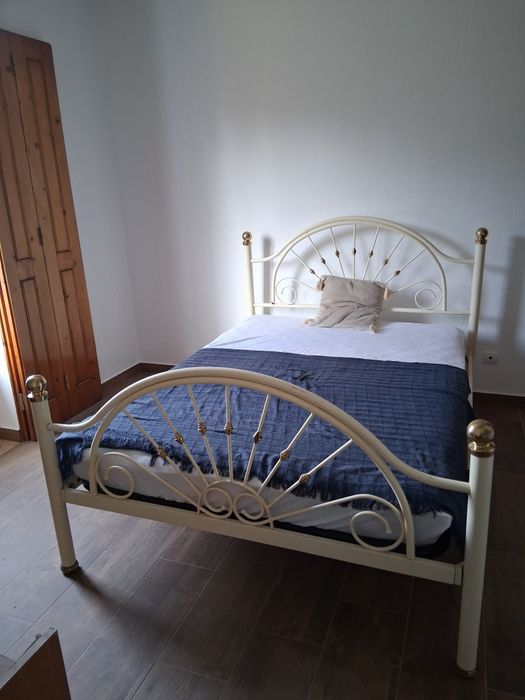 Cama de casal em ferro