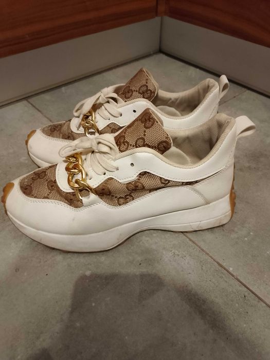 Sneakersy adidasy 39 GG Gucci białe złoty łańcuch logo
