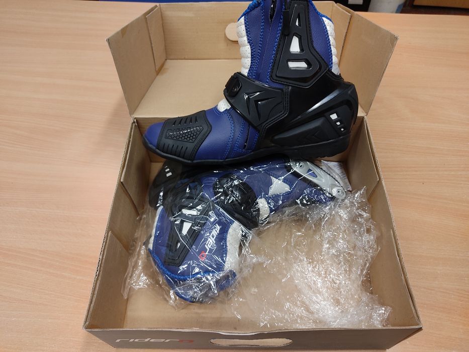 Мотоциклетные ботинки