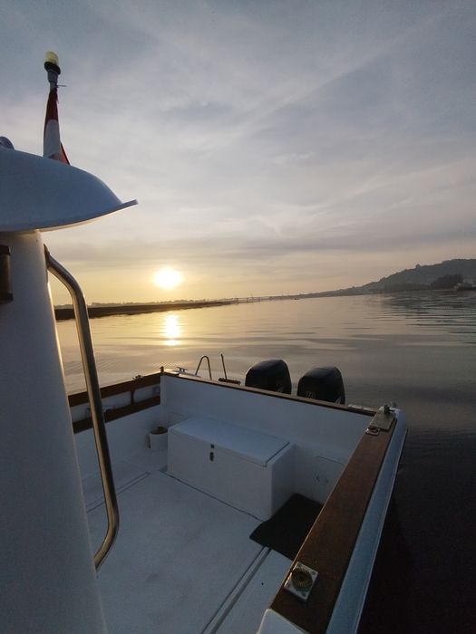 Barco cabinado Silcar 610