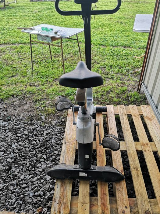 Becicleta de manutenção e máquina de abdominais