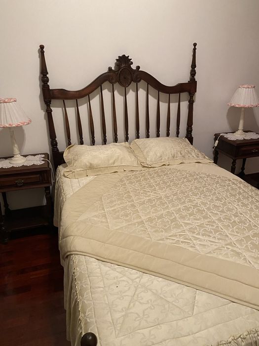 Cama casal estilo rústico de madeira maciça