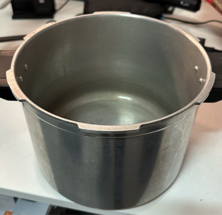 Panela de pressão para fogao a gás  (usada)