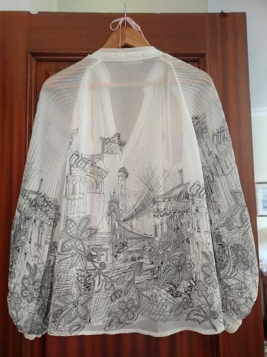 Camisa em seda desenada