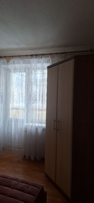 Продається трикімнатна квартира