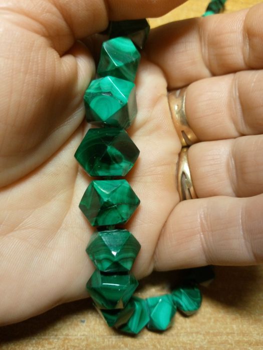 Подарок для женщин,бусы  натуральный камень малахит,