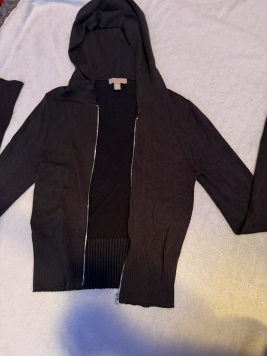 Sweterko Bluza ciemno granatowa z H&M.