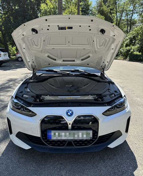 BMW i4 2022 83.9 kWh