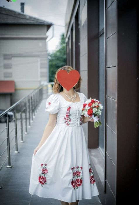 Продам вишиту сукню