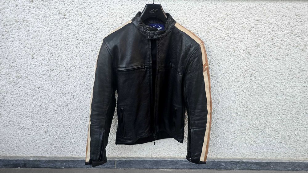 Casaco Biker - pele genuína, forro e proteções plásticas (costas, ombros e cotovelos) amovíveis