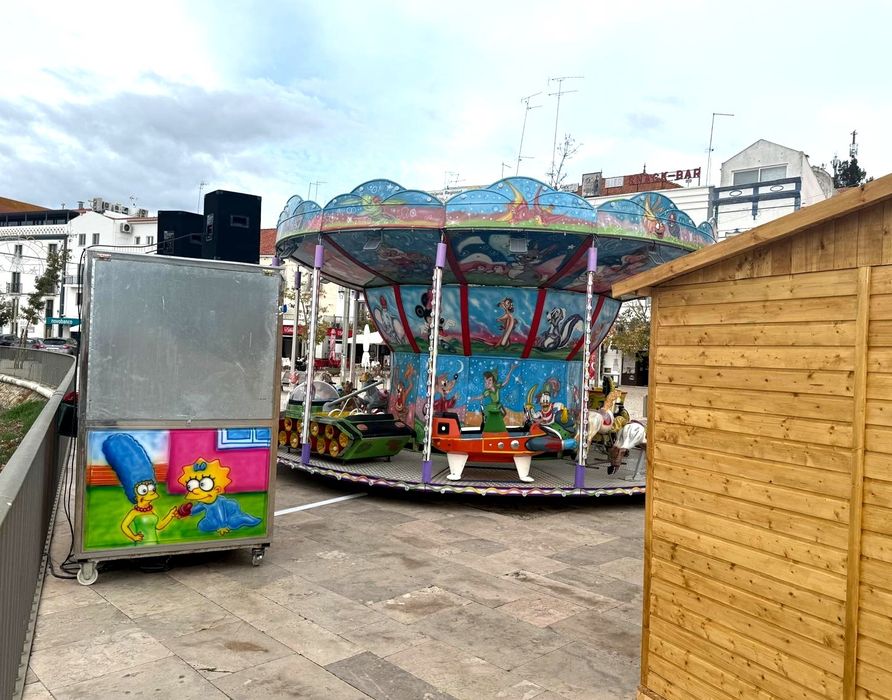 Carrossel infantil mais camião