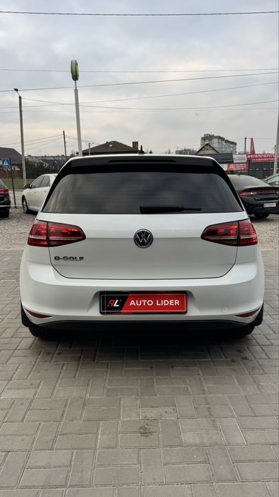 Volkswagen E-Golf Фольксваген Е-Гольф 2016 р 24 кВт ЗАПАС ХОДУ 120 км.