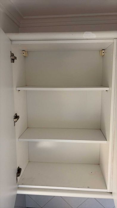 Cozinha completa com móveis, bancada e lava-loiça – Barreiro