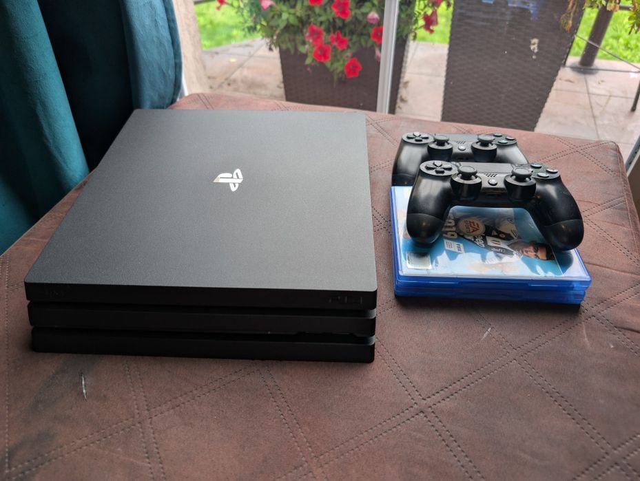 PS4 Pro Stan bardzo dobry