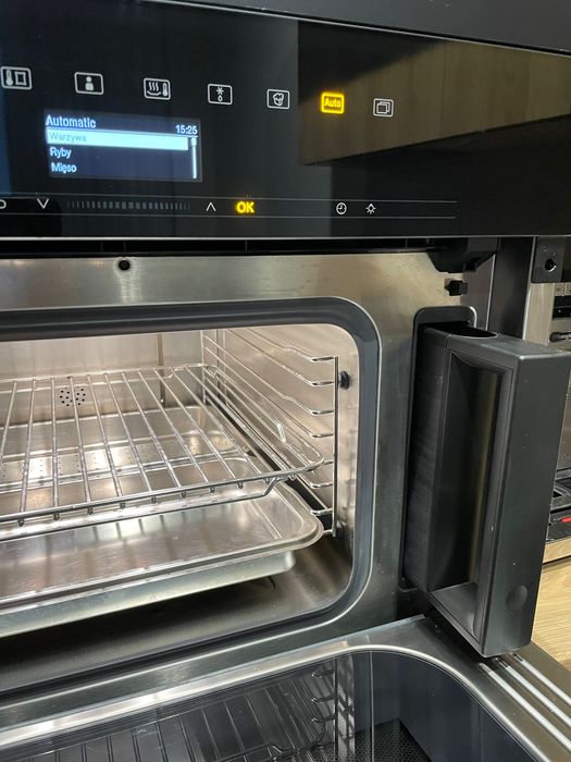 Mikrofalą +Urządzenie do gotowania na parze Miele DGM 7440 Czarny