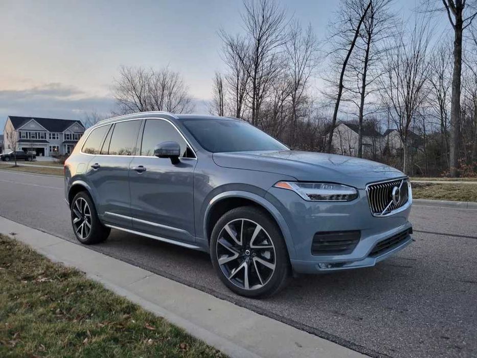 2022 Volvo XC90 T6 AWD Momentum
