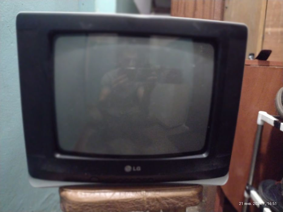 Телевізор на дачу або кухню 14 дюймів