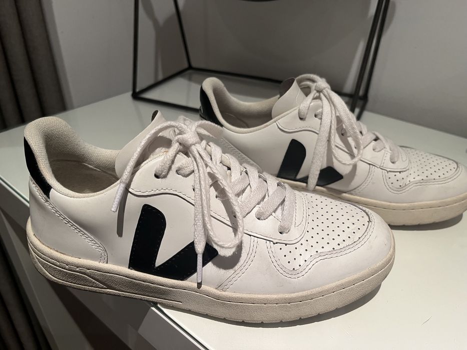 Sapatilhas Veja V-10 Leather Brancas com Preto TAM. 36