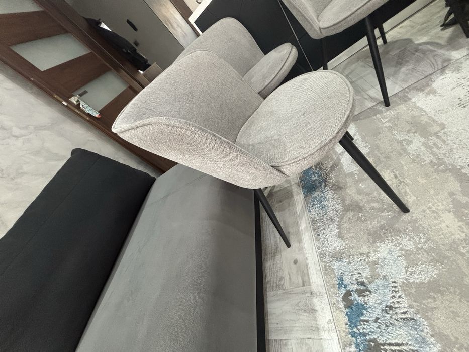 Krzesła szaro czarne