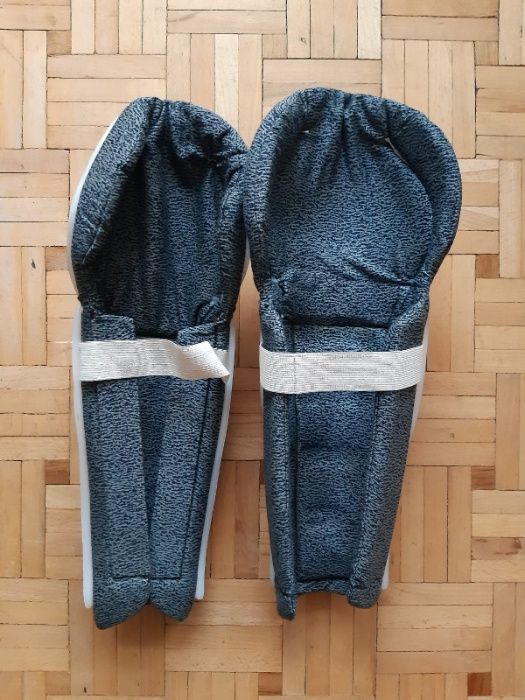 Ochraniacze na nogi, nakolanniki przeciwuderzeniowe - milicja, PRL, MO