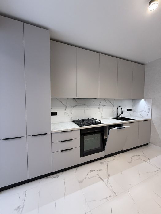 Здається 2-х к квартира в центрі, перша здача, жк закритого типу