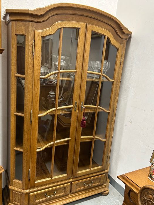 Witryna przeszklona / gablota / serwantka / biblioteka dębowa