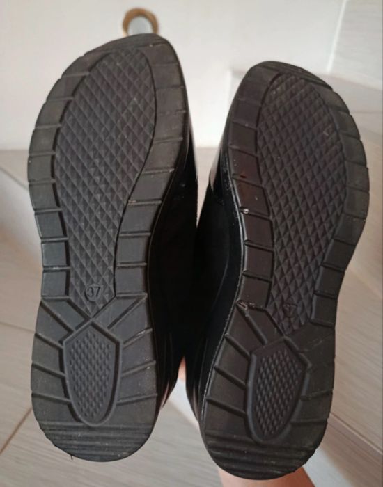 Buty damskie skórzane na koturnie Lasocki 37