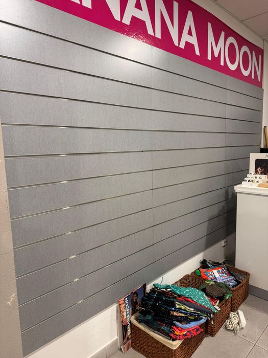 24 placas de exposição em cor cinza