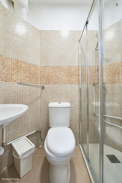 Quarto - localizado em Entrecampos Lisbon