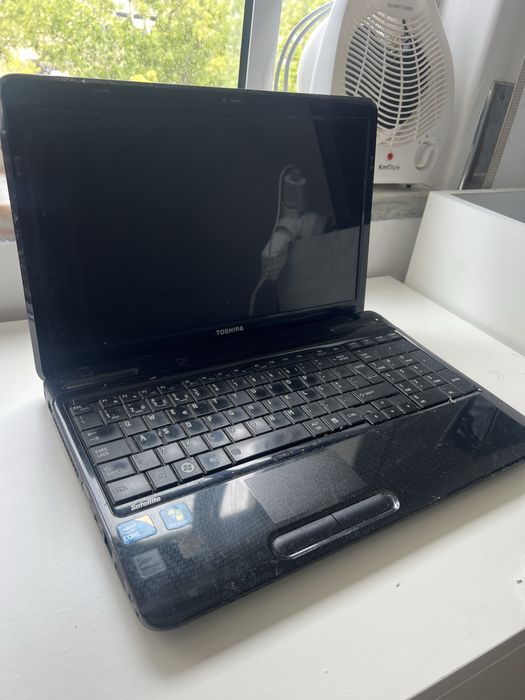 Computador toshiba tudo funcional com rato e teclado