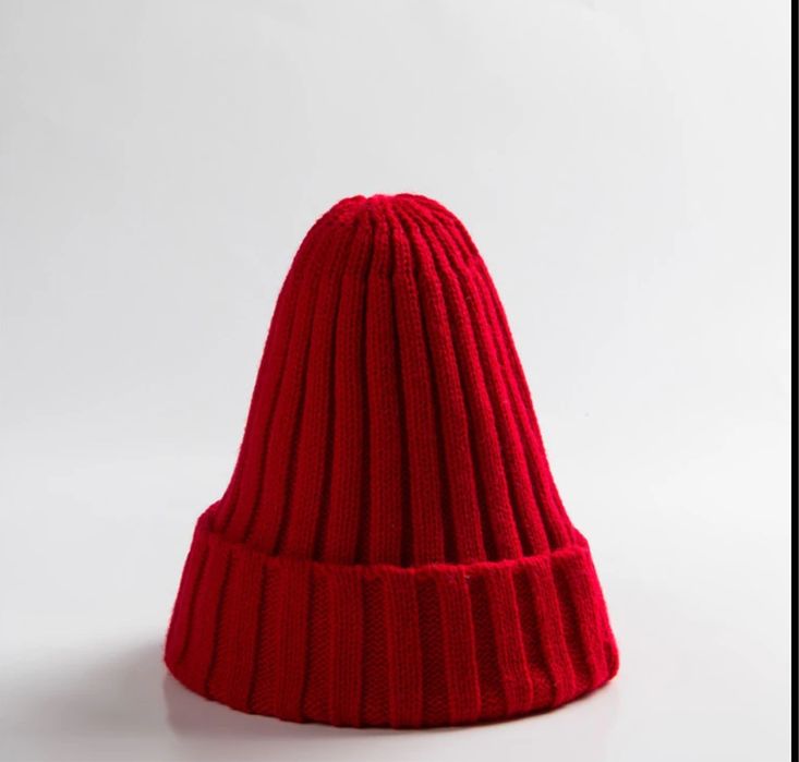Шапка one size  у чераоному кольорі