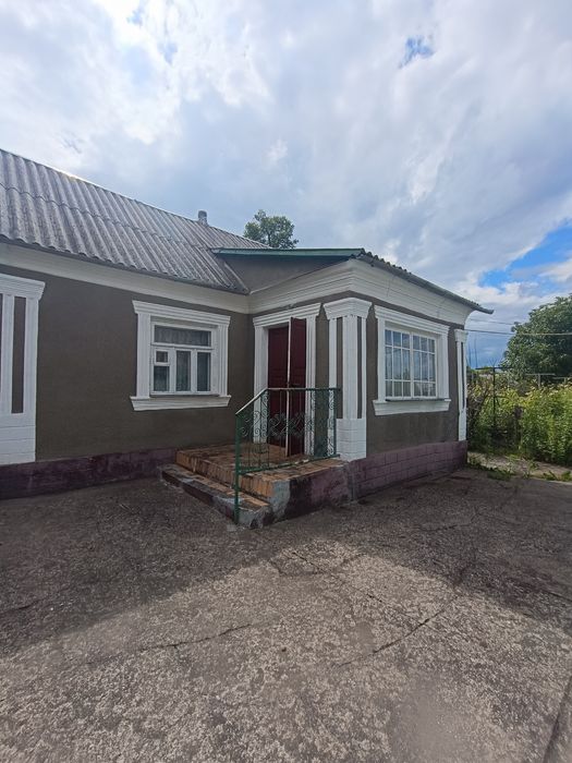 Продається два будиночка на великій ділянці Довжок