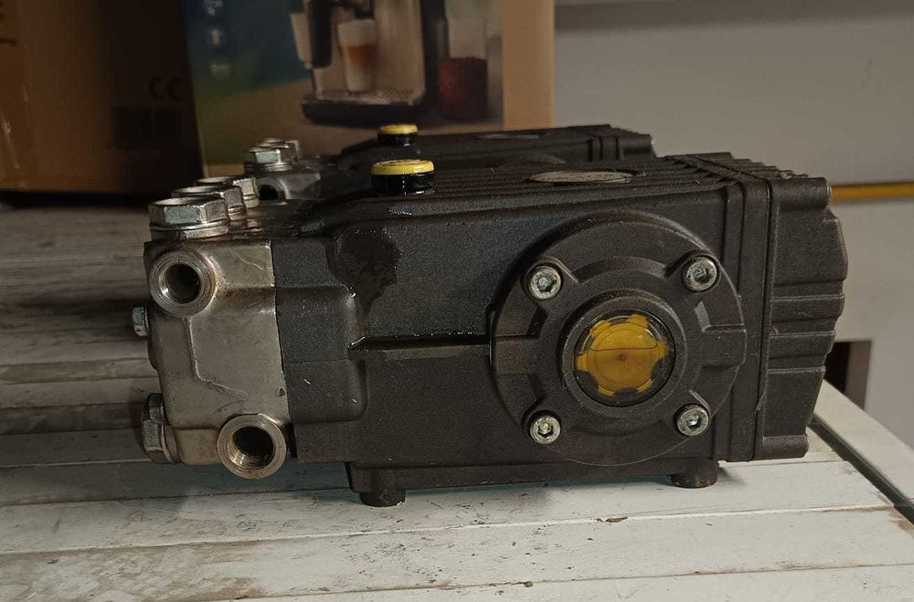 1 pompa ciśnieniowa INTERPUMP CW4715, używana, sprawna-myjnia