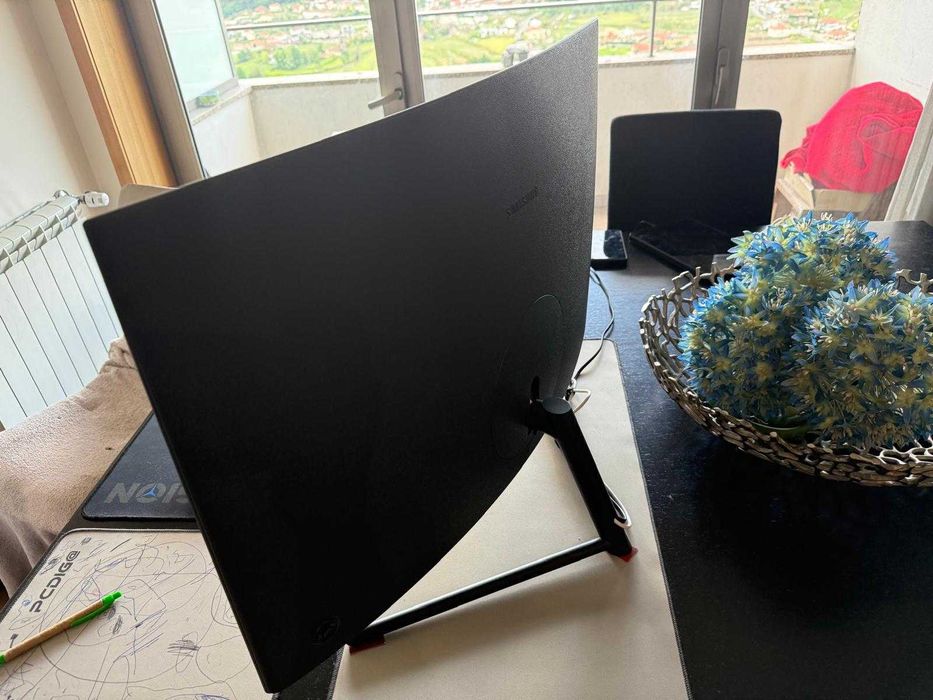 Monitor Curvo SAMSUNG LU32R590CWRXEN (31.5'' - 4K Ultra HD - IPS)