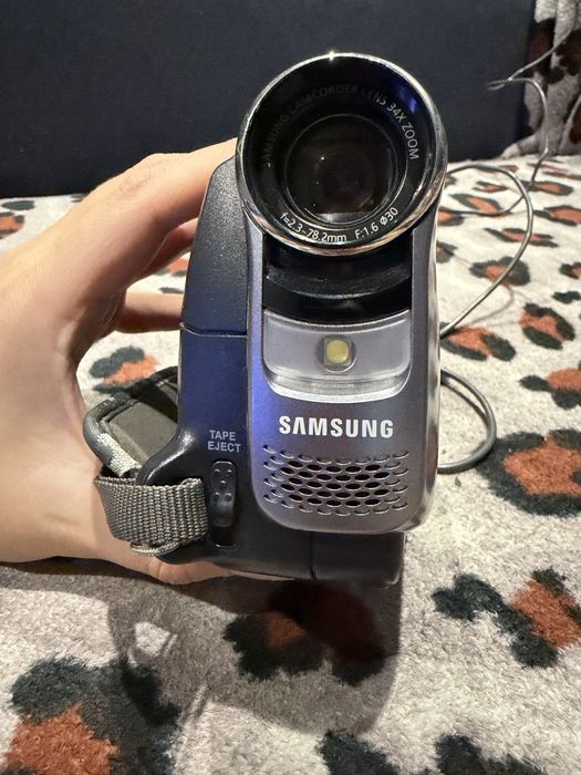 Видеокамера Samsung VP-D375W