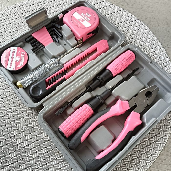 zestaw narzędzi różowe