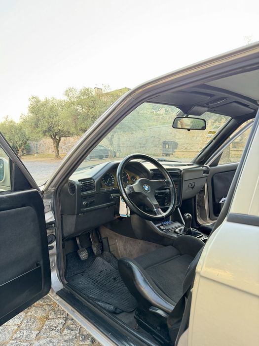 BMW E30 324TD Clássico