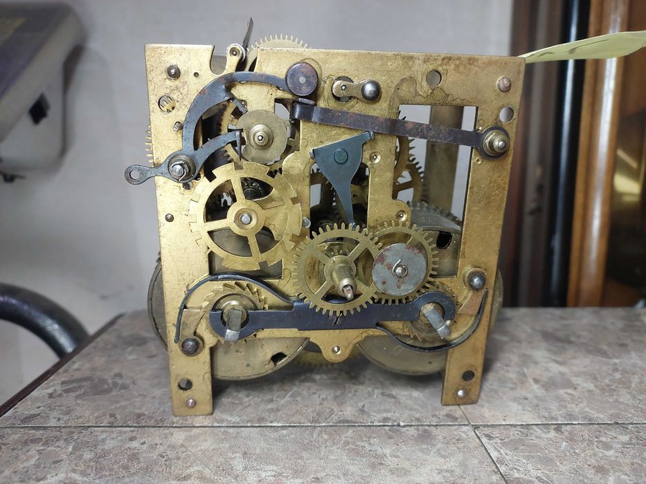 719 Mechanizm starego zegara ściennego HHS