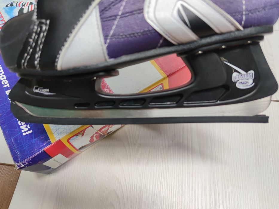 Продам нові, хокейні ковзани