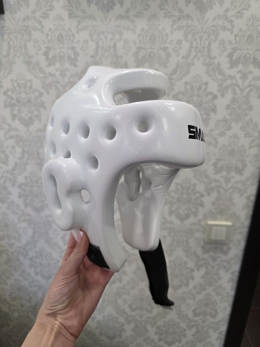 Карате, амуніція, фути, перчатки, шолом, кімано