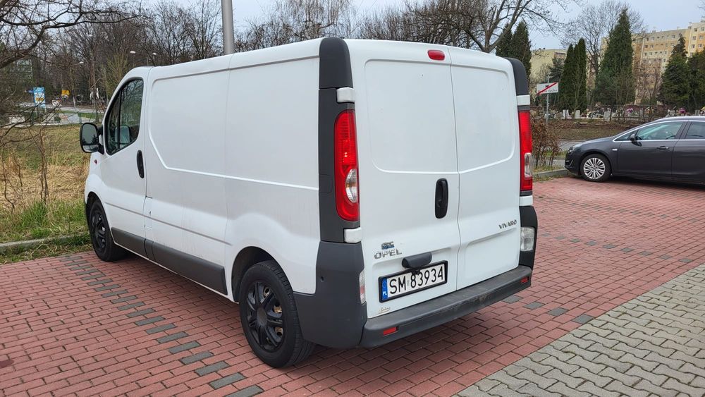 Wynajem busa Opel Vivaro