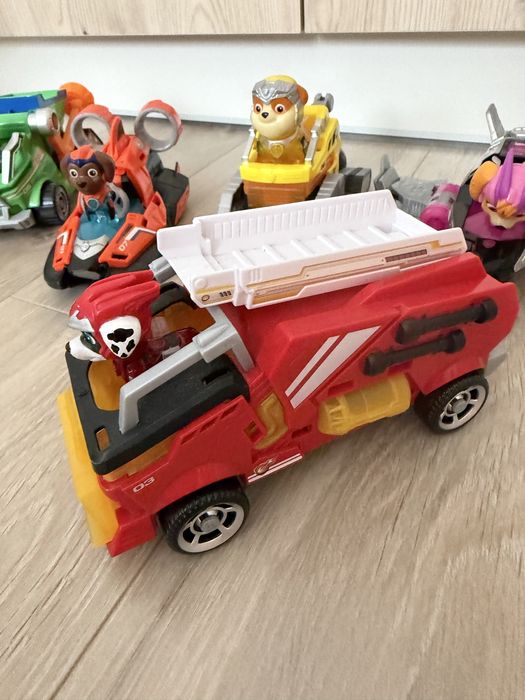 Ігровий набір Paw Patrol автомобіль-трансформер з водієм