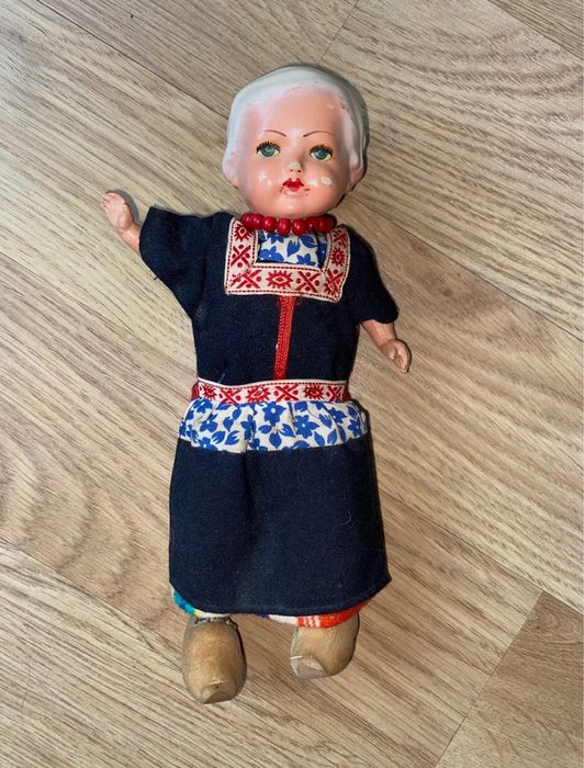 Zabytkowa antyczna holenderska lalka z lat 1930-40