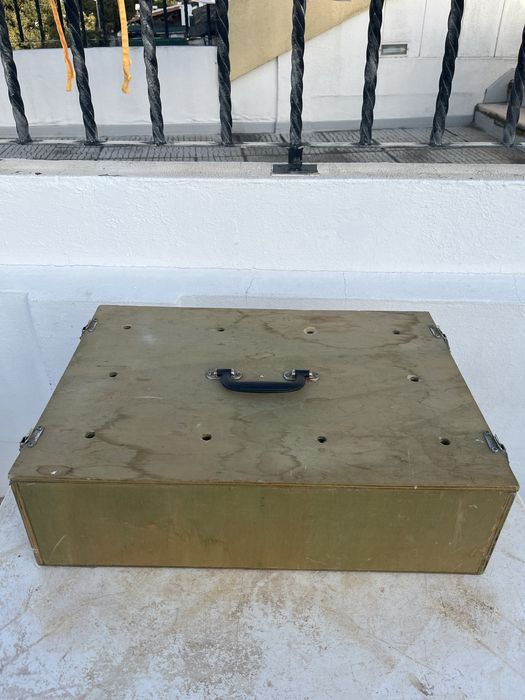 Transportadora em madeira para aves