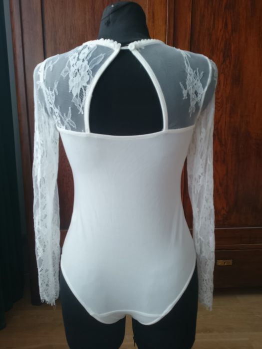 Białe koronkowe body S